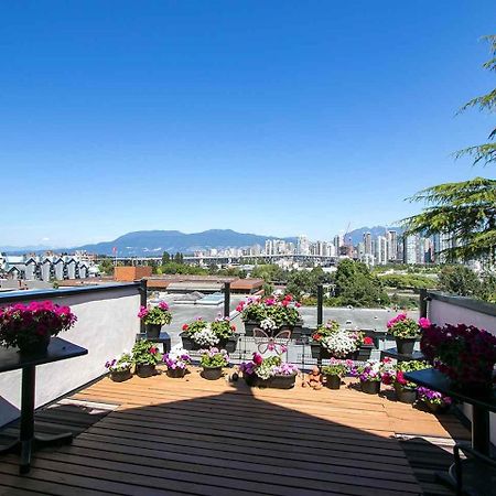 Billion Dollar Views In A Beautiful Fairview Slopes Heritage House Apartment แวนคูเวอร์ ภายนอก รูปภาพ