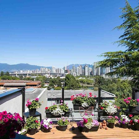 Billion Dollar Views In A Beautiful Fairview Slopes Heritage House Apartment แวนคูเวอร์ ภายนอก รูปภาพ