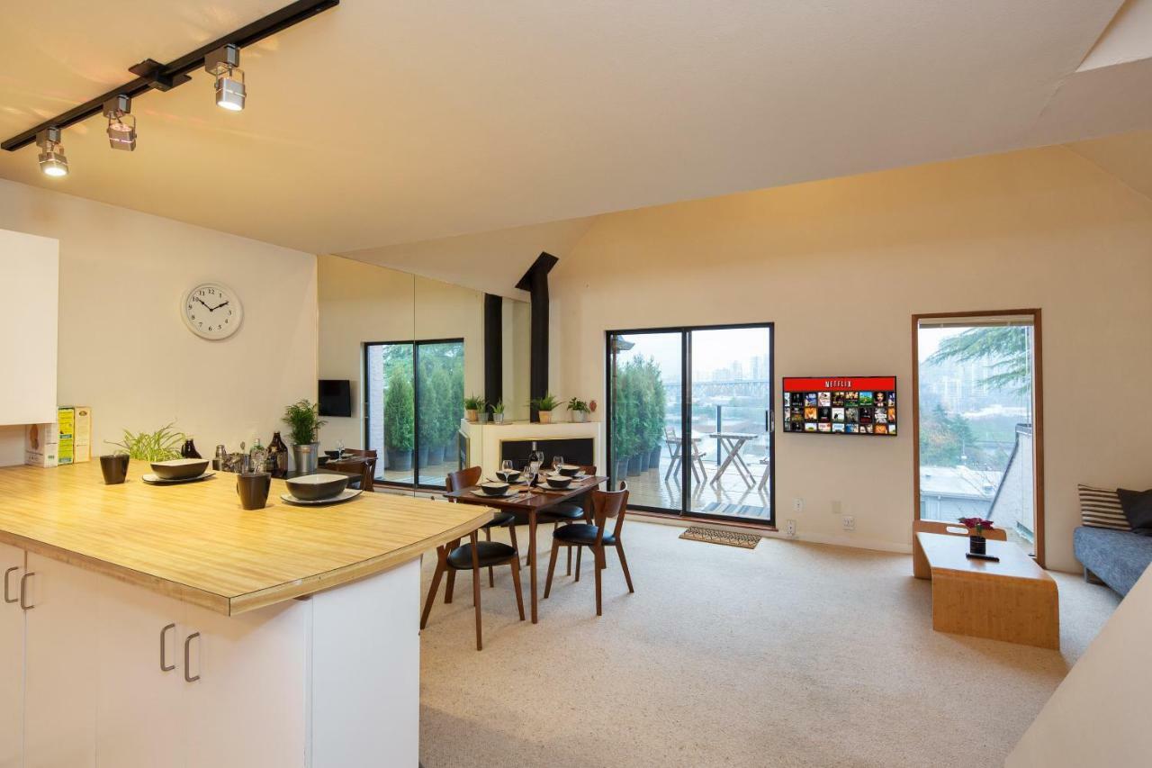 Billion Dollar Views In A Beautiful Fairview Slopes Heritage House Apartment แวนคูเวอร์ ภายนอก รูปภาพ